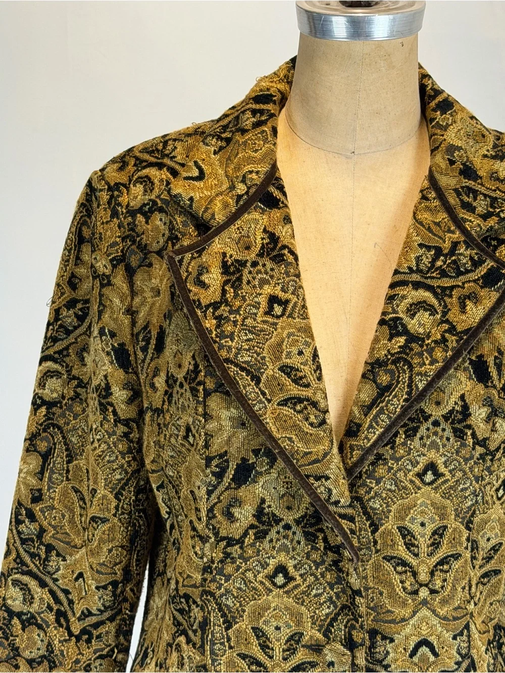 VINTAGE tapestry woven blazer jacket baroque renaissance floral gold black